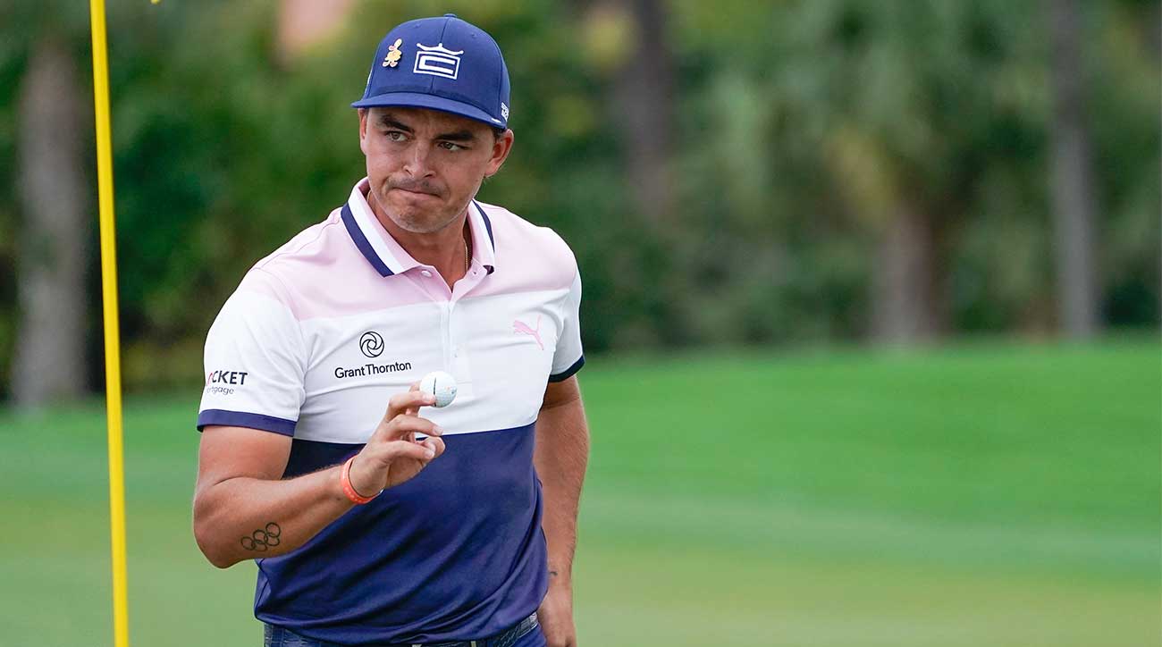 Rickie Fowler waves to the crowd.