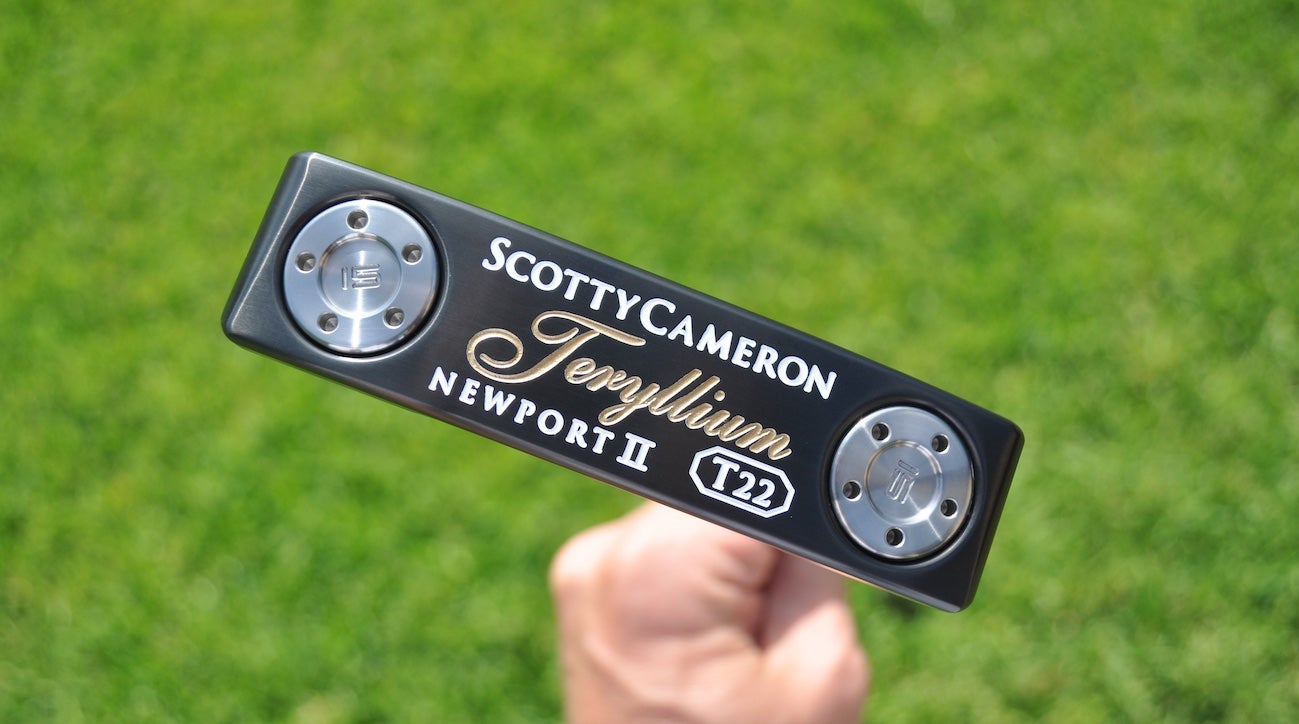 Adjustable stainless steel heel-toe weights can now be found in the sole. 