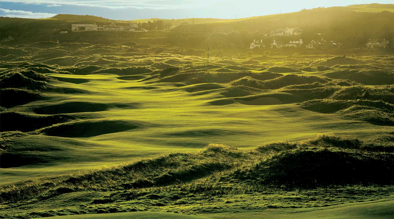 The par-4 eighth, the second of Dunluce&rsquo;s two new holes, turns dramatically to the left off the tee, leaving a bunker-laden landing area and a treacherous approach.