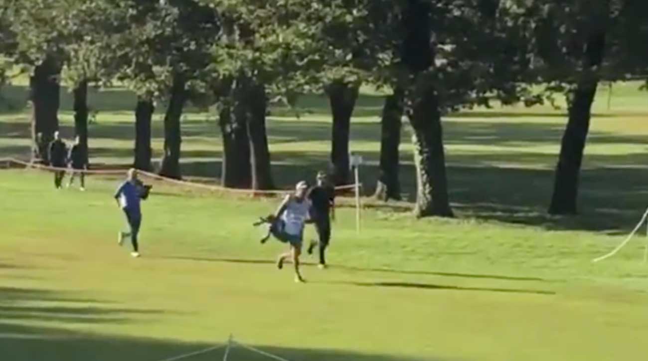 Pro jogs up 18th fairway to finish round in less than 2 hours