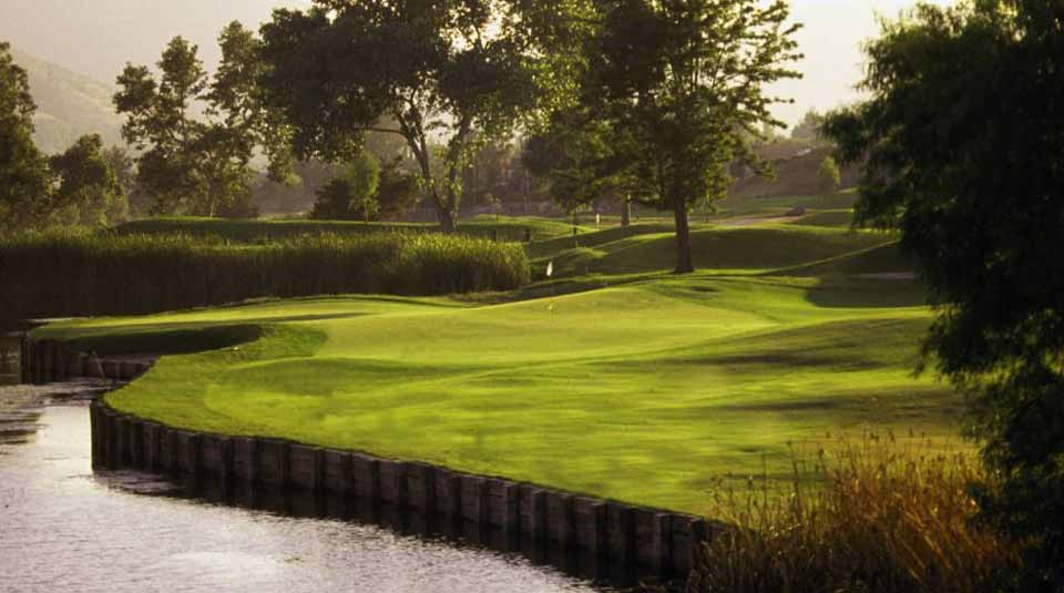 Carlton Oaks has a great weekday deal on green fees.