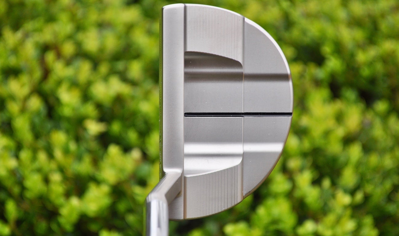 Scotty Cameron's Special Select Flowback 5.5 in the address position.