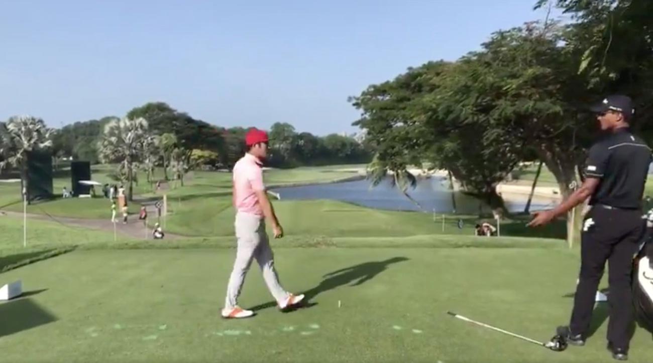 Hosung Choi accidentally hits playing partner with thrown club