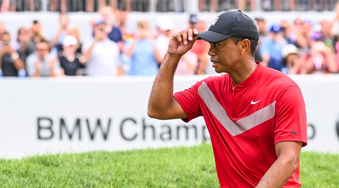Tiger Woods tips his cap