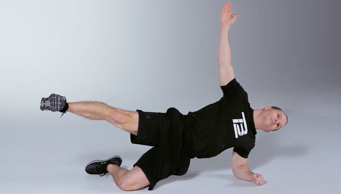 Man performs core exercise to improve golf swing.