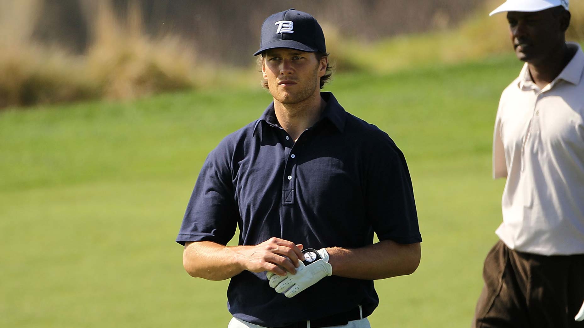 Tom Brady takes off golf glove