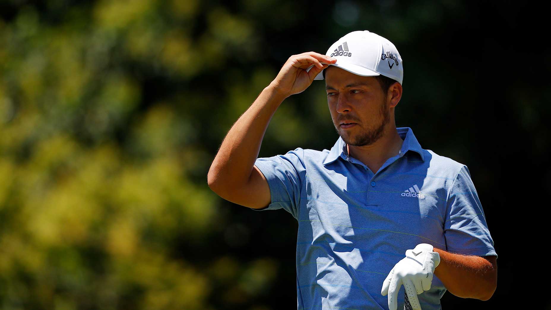 xander schauffele touches cap at colonial