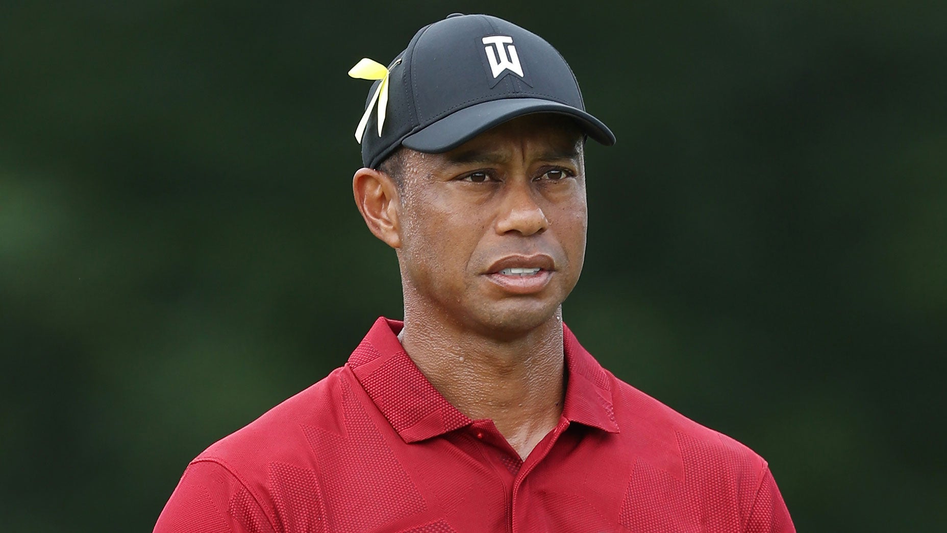 tiger woods yellow ribbon