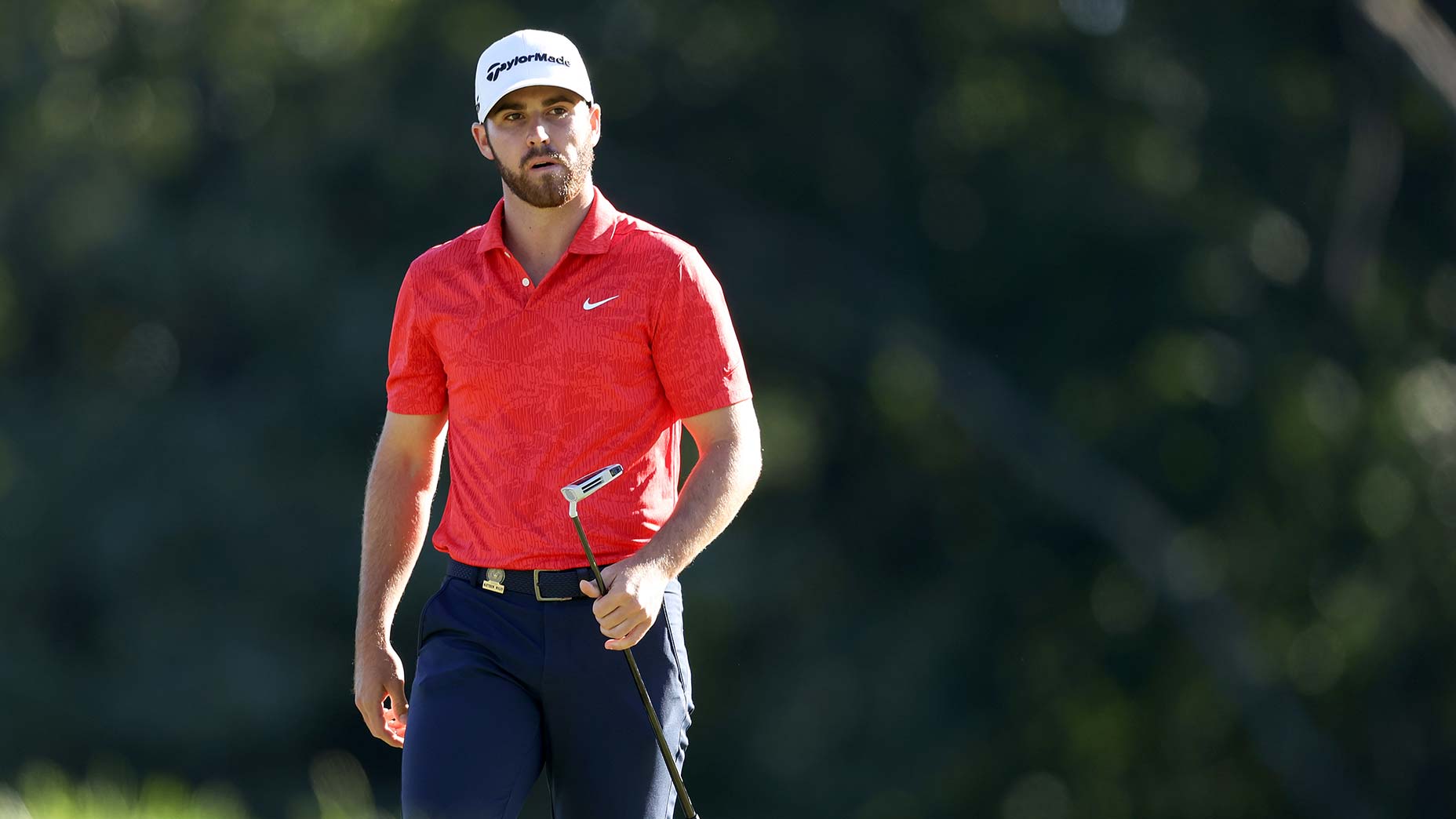 matthew wolff holds putter