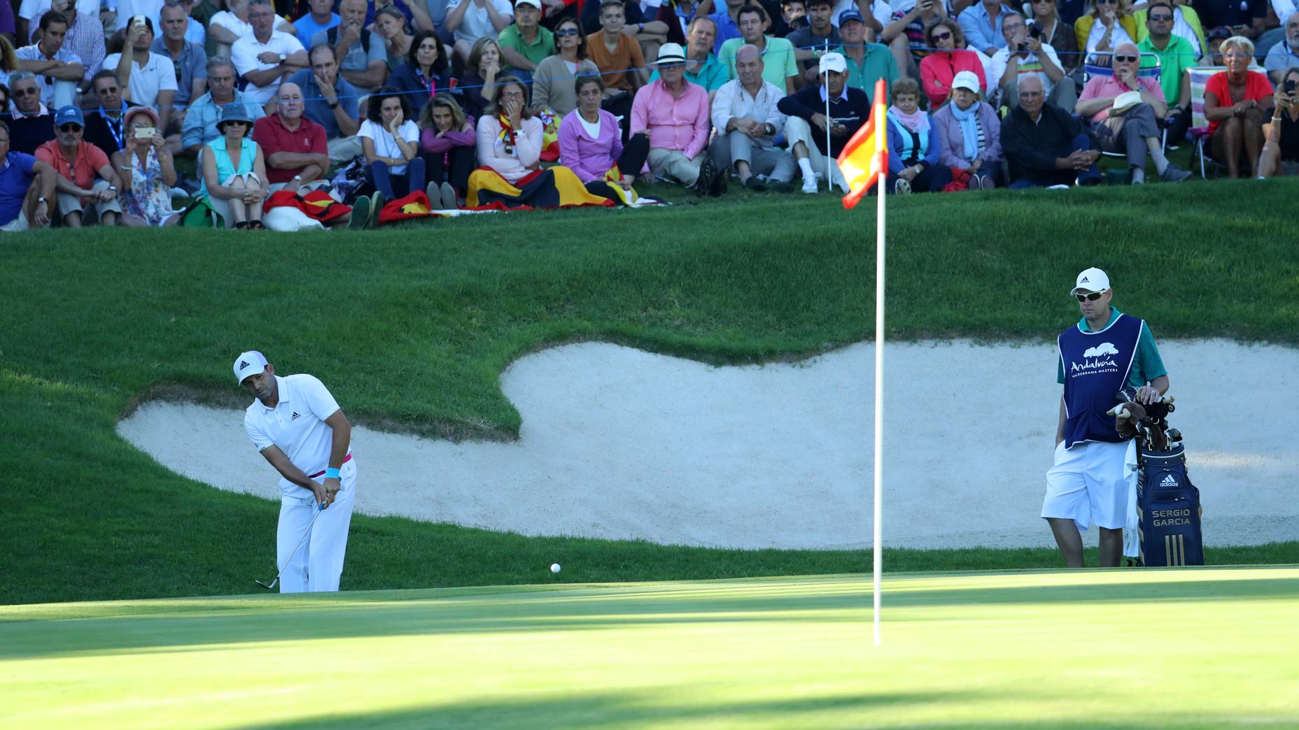 sergio garcia hits chip shot