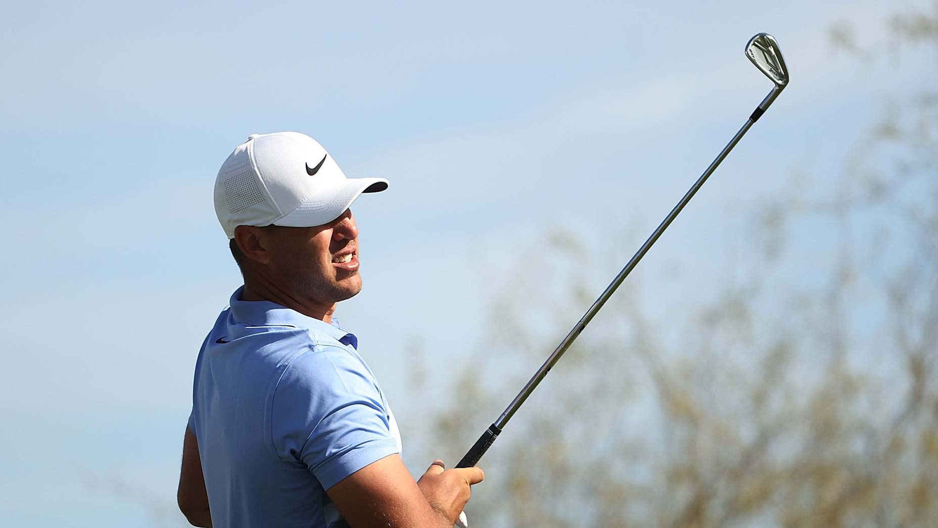 brooks koepka swings iron