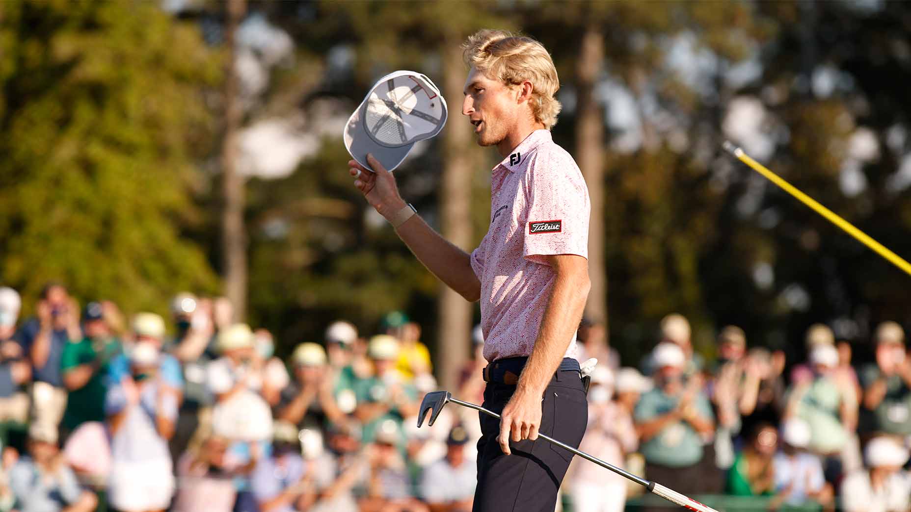 Will Zalatrois waves to the crowd on Masters sunday.