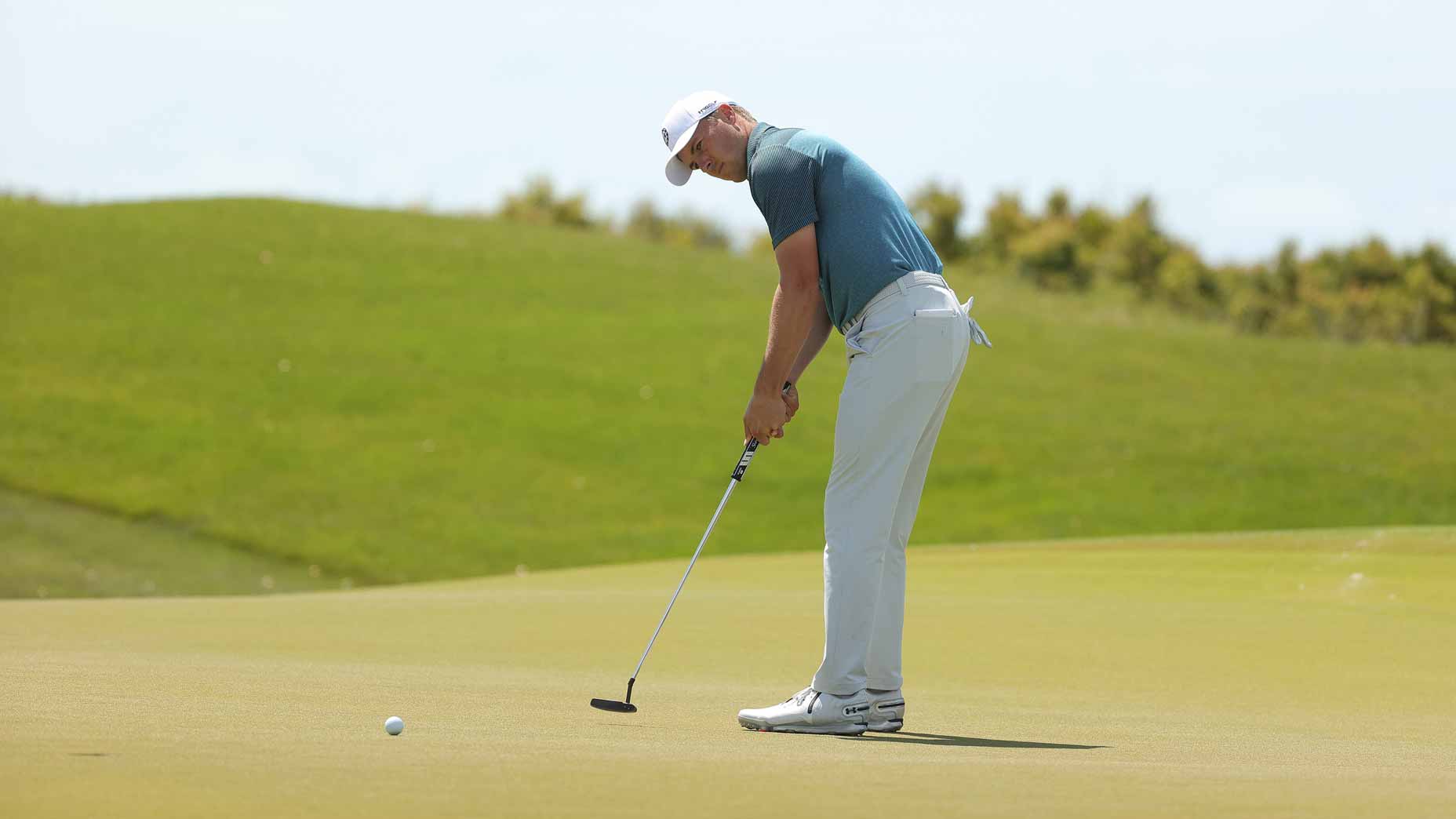 jordan spieth putts