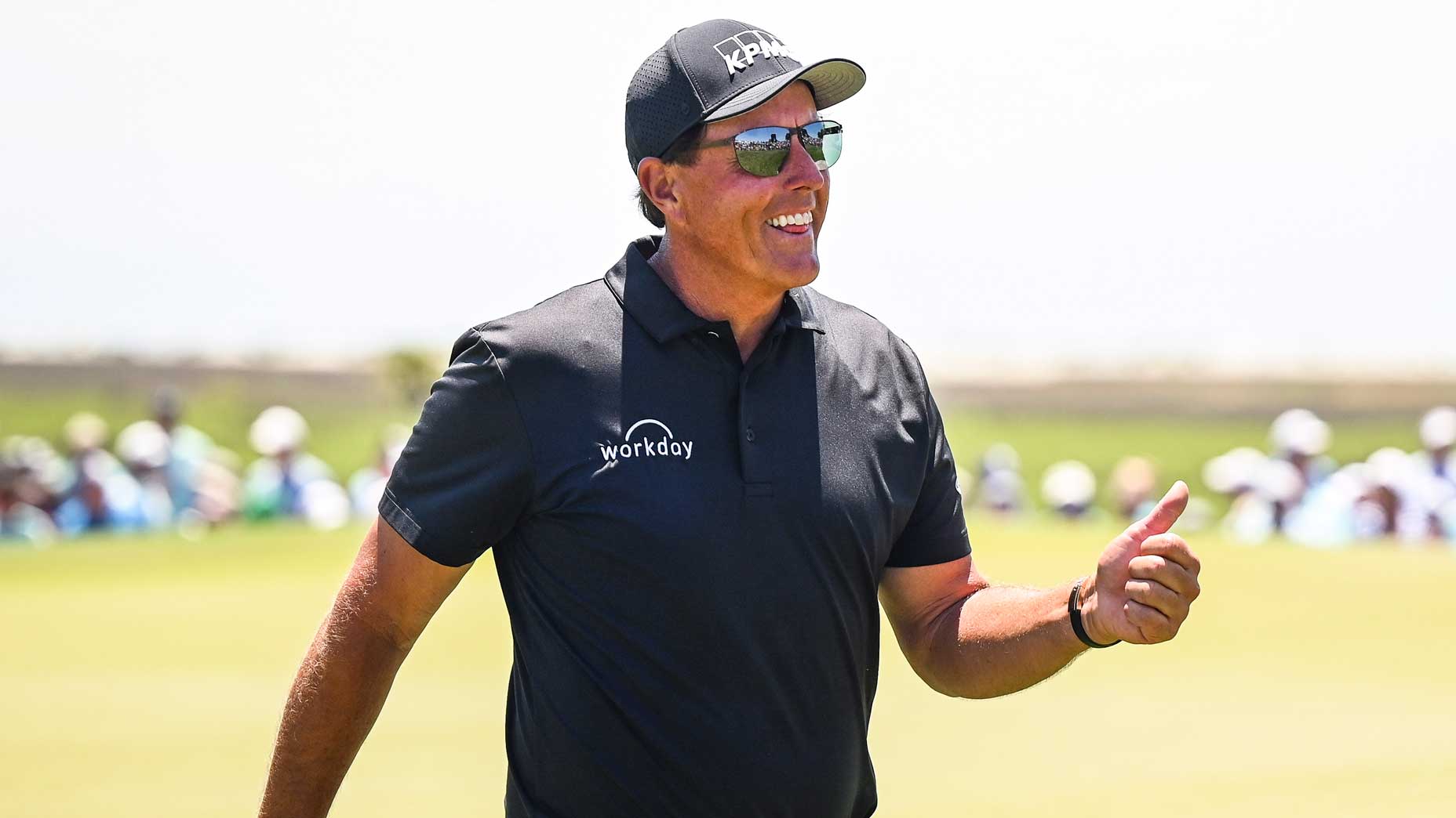 Phil Mickelson enters Bryson-Brooks Twitter feud in hilarious fashion