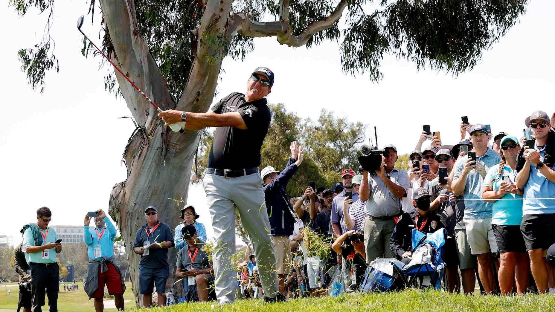 Phil Mickelson dealt repeatedly with phone-clicking fans on Thursday at the U.S. Open.