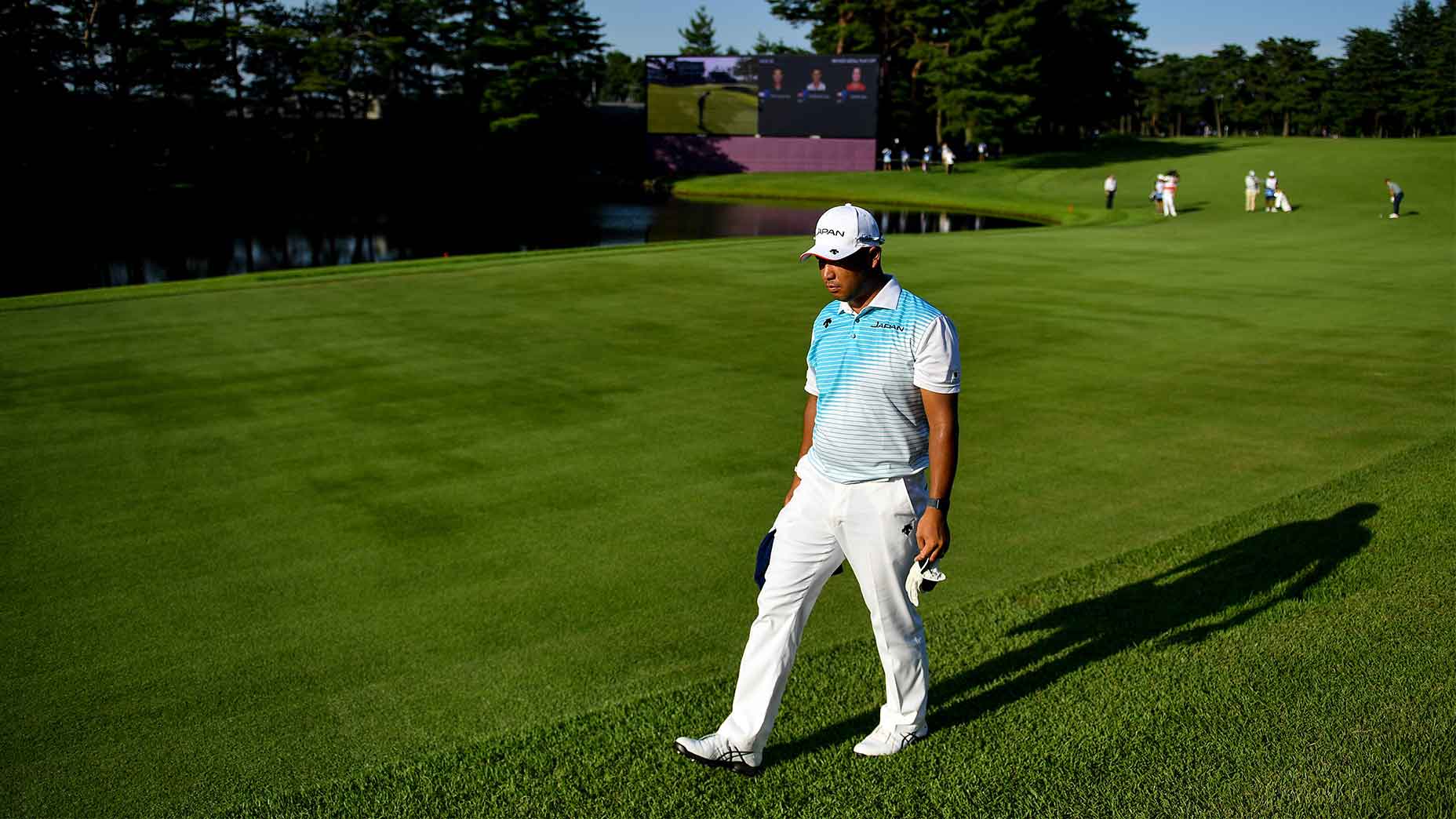 hideki matsuyama walks alone olympics