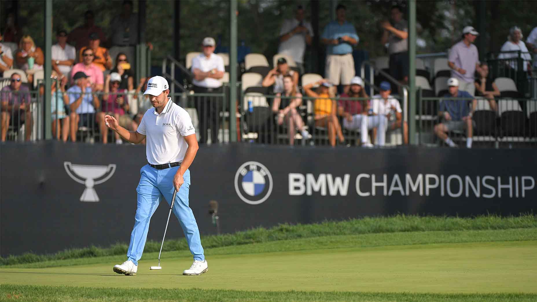 patrick cantlay swings putter