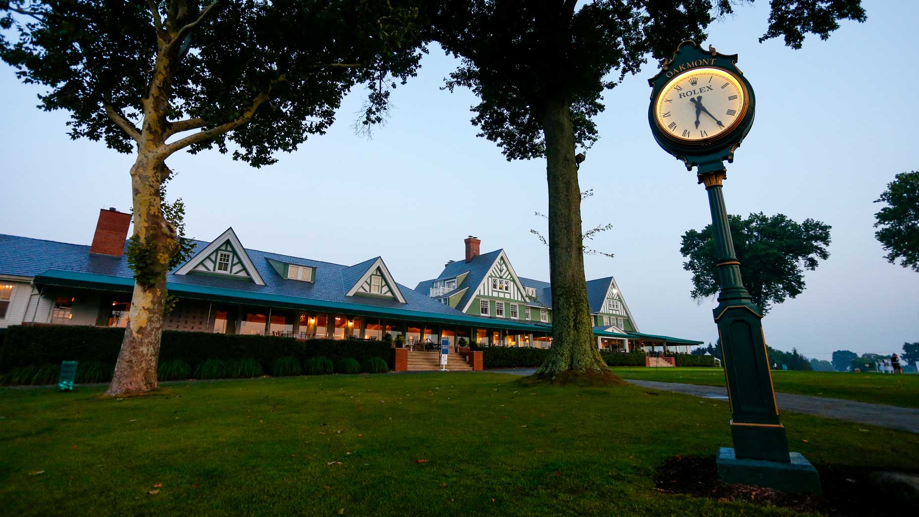oakmont clubhouse