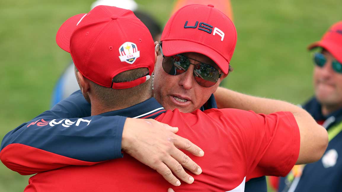 phil mickelson hugs