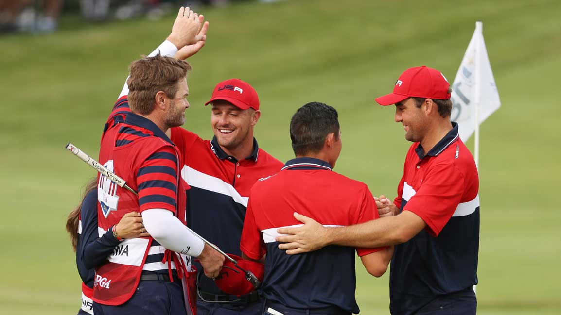 golfers high five