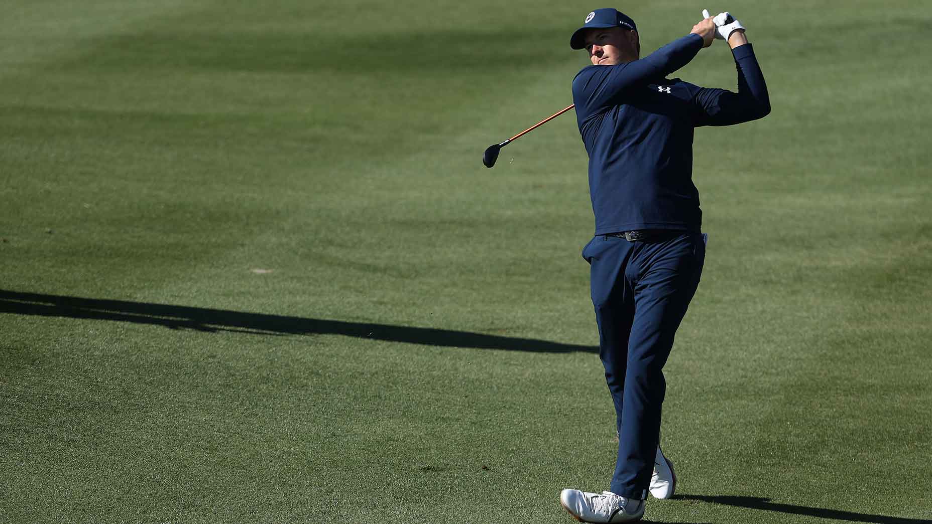 jordan spieth swings fairway wood