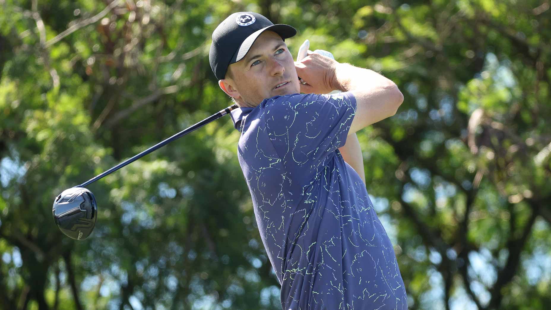 Jordan Spieth plays a shot during 2022 Tournament of Champions
