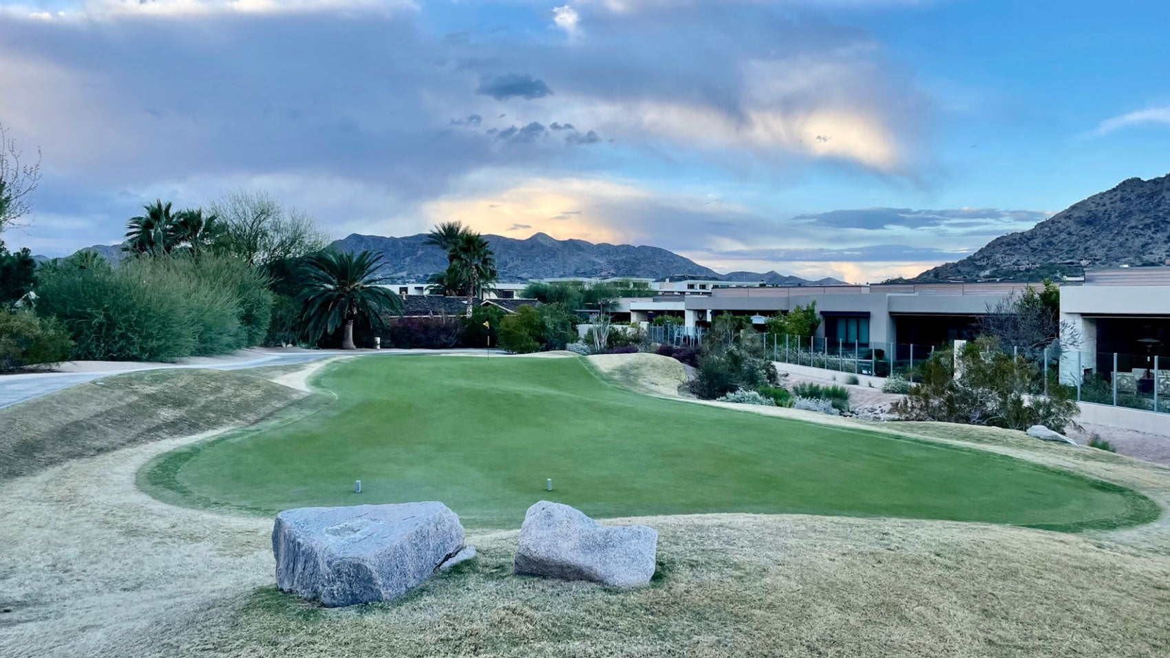 par-2 bonus hole at mountain shadows