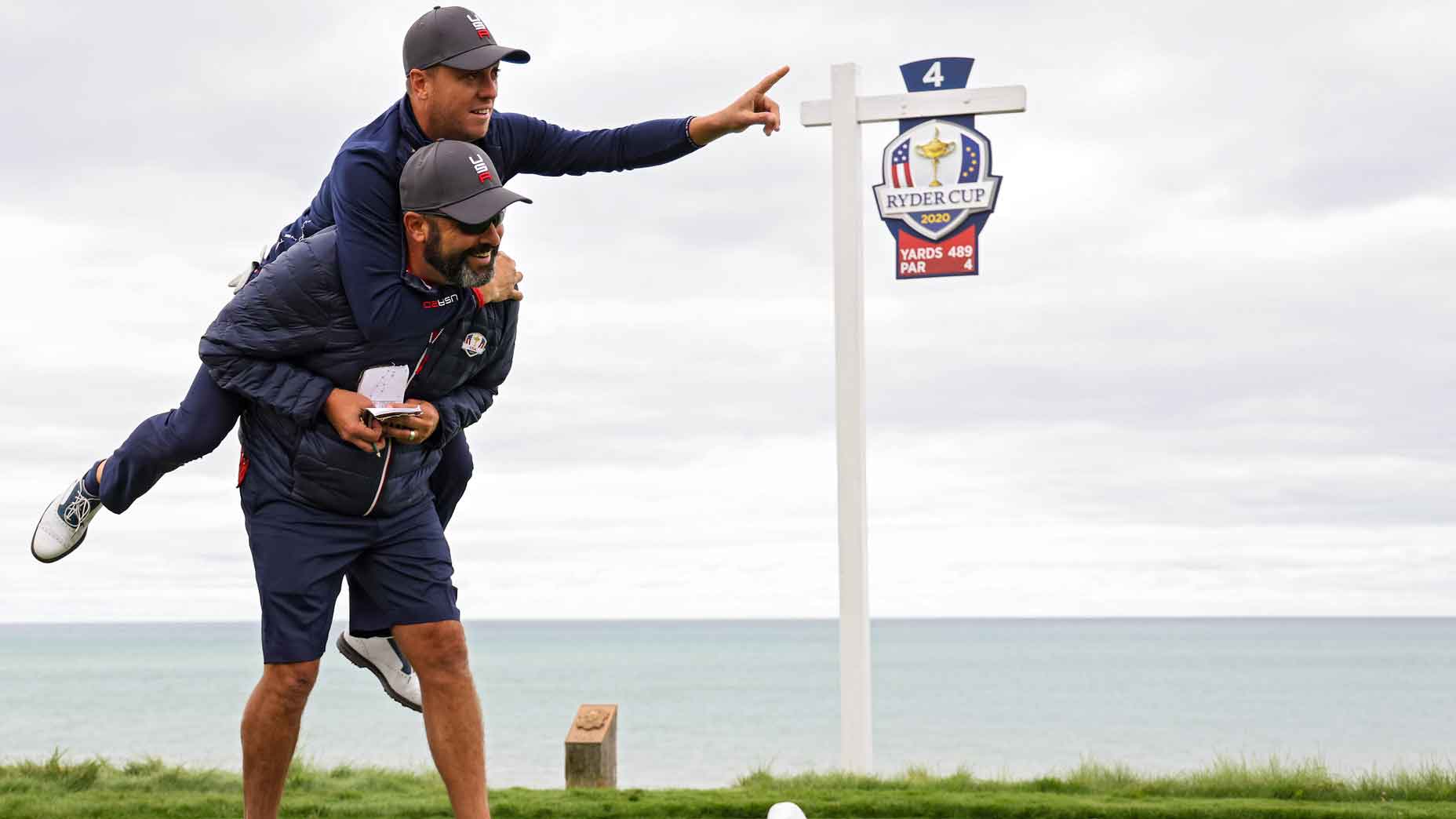 justin thomas on michael greller's back