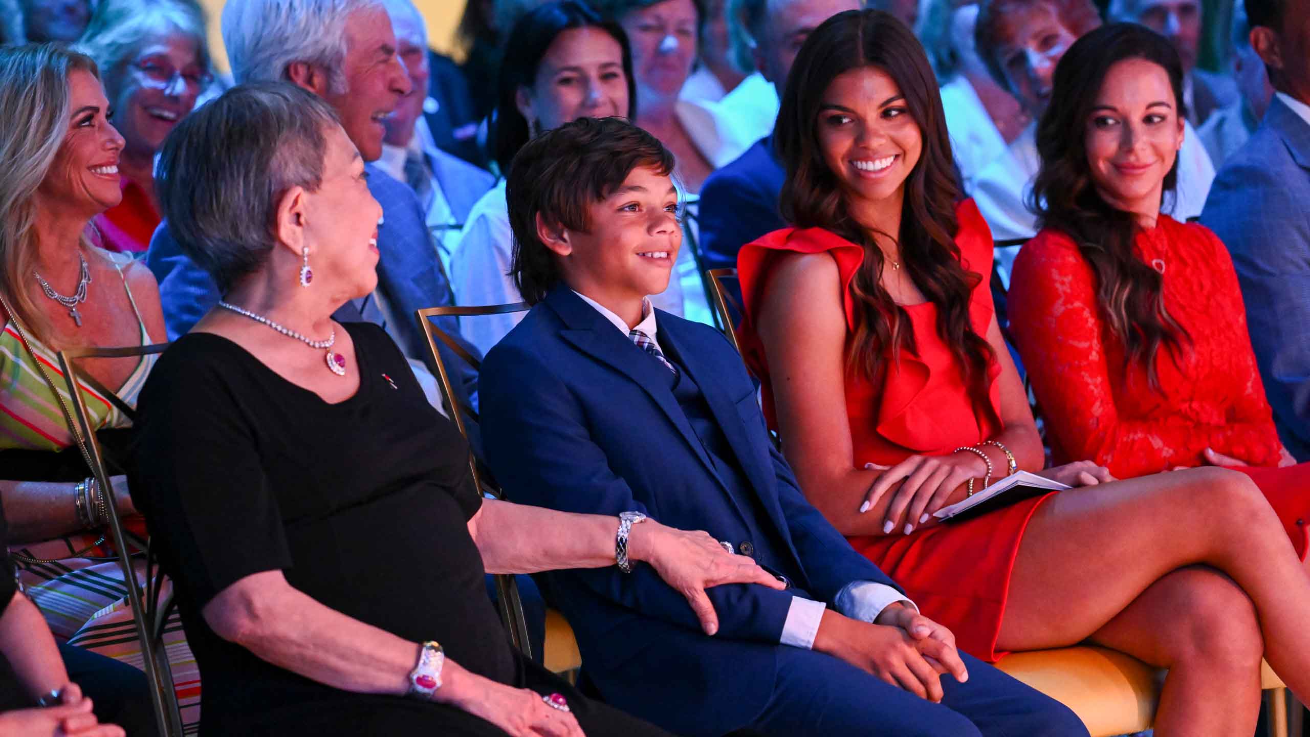 tiger woods family sits in the crowd