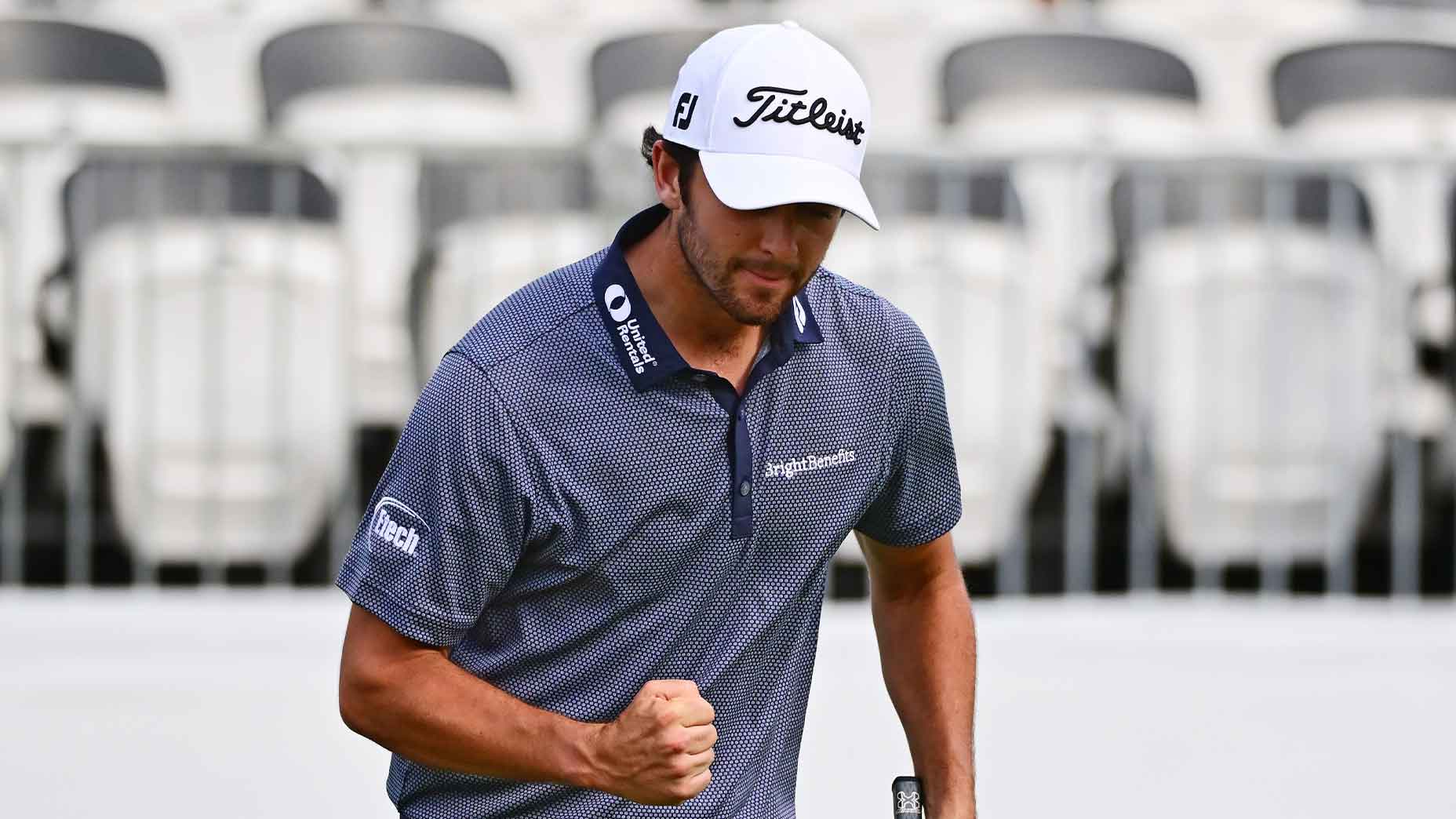 davis riley pumps fist