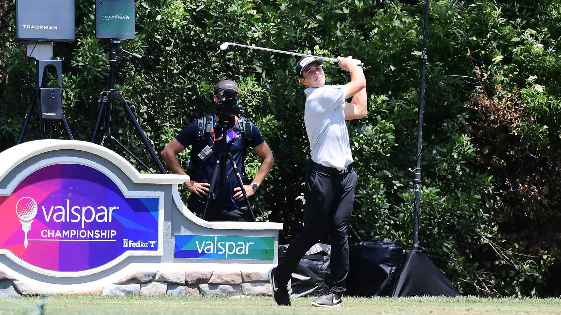 Viktor Hovland hits tee shot during 2021 Valspar Championship