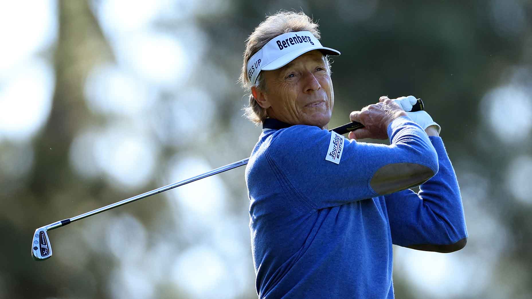 Bernhard Langer hits shot at 2022 Masters