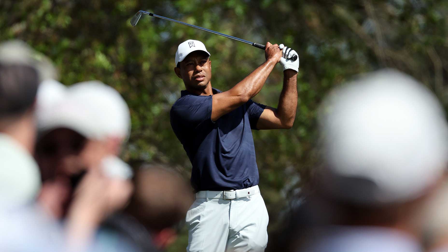 Tiger Woods hits practice shot in front of fans at 2022 Masters
