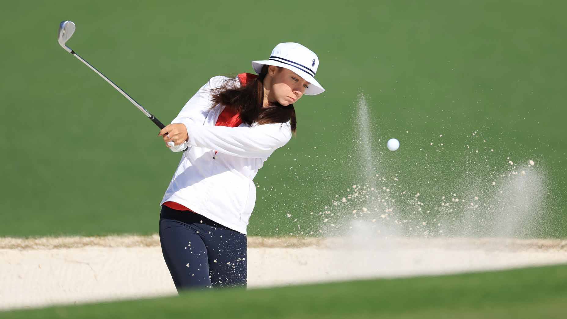 anna davis hits bunker shot