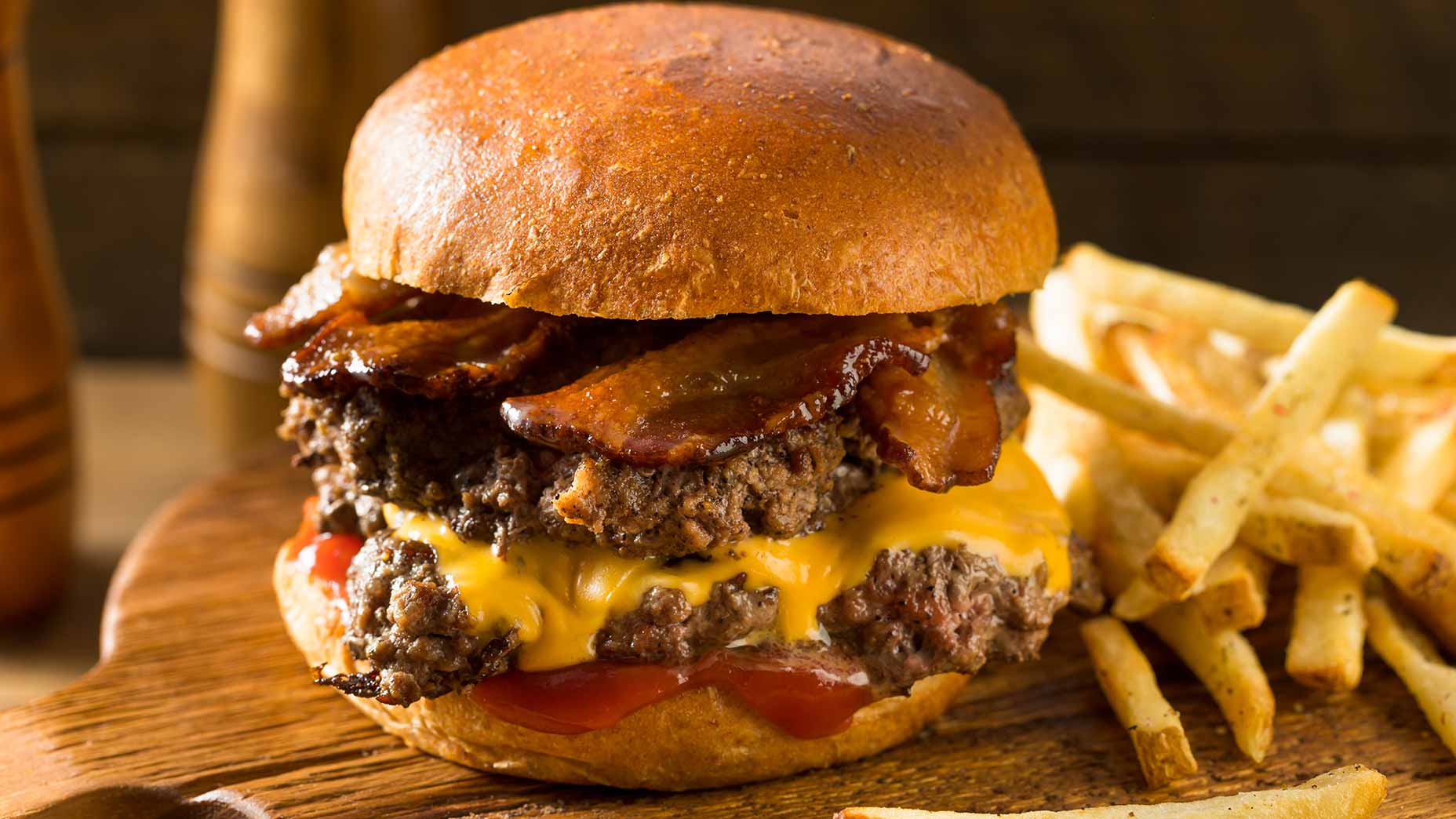 The secret to making the uber-popular 'Crushburger', according to a golf-club chef