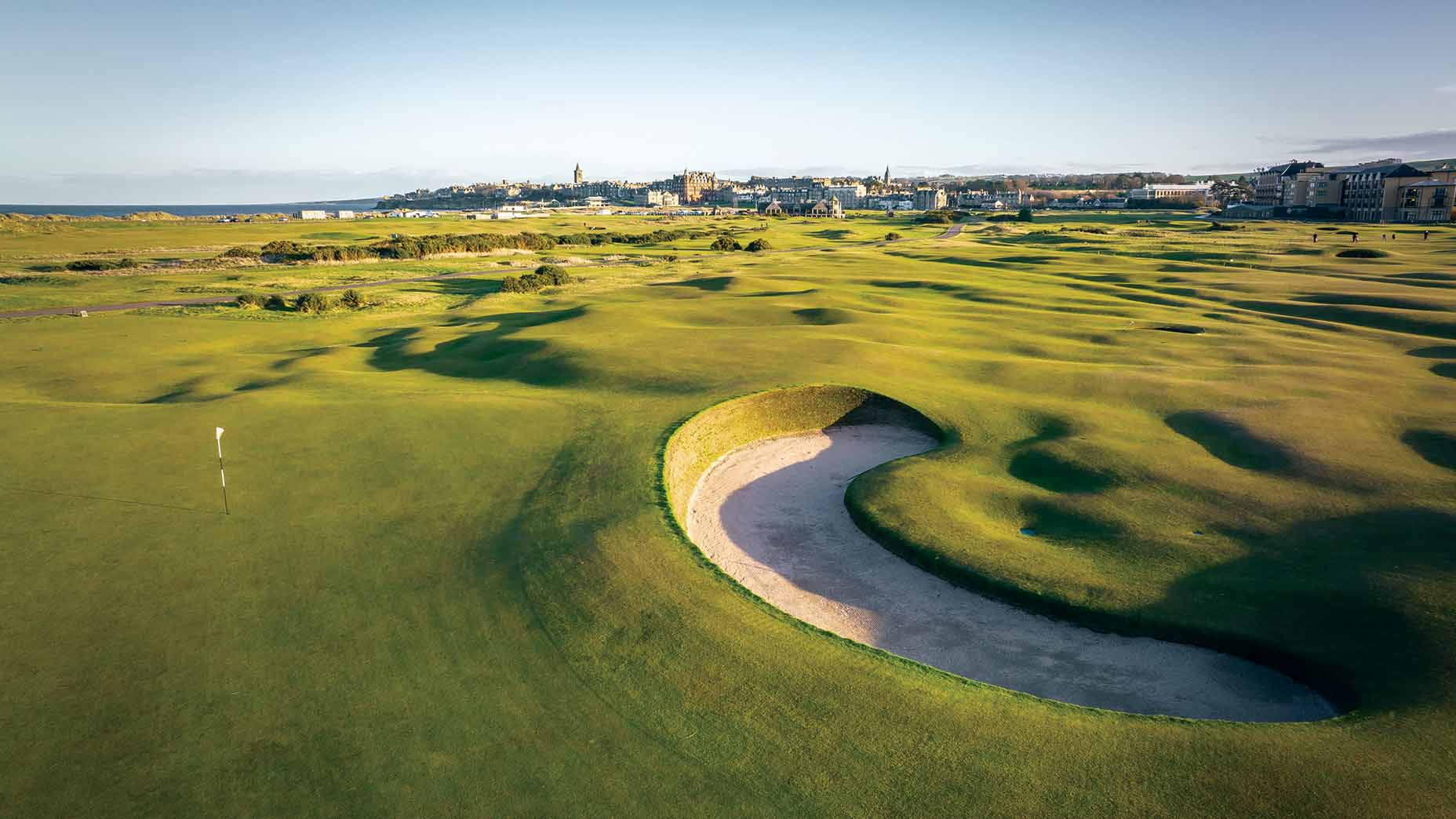 The Cartgate bunker on the par-4 3rd is comma-shaped — and coma-inducing if you’re unlucky enough to get caught in its depths.