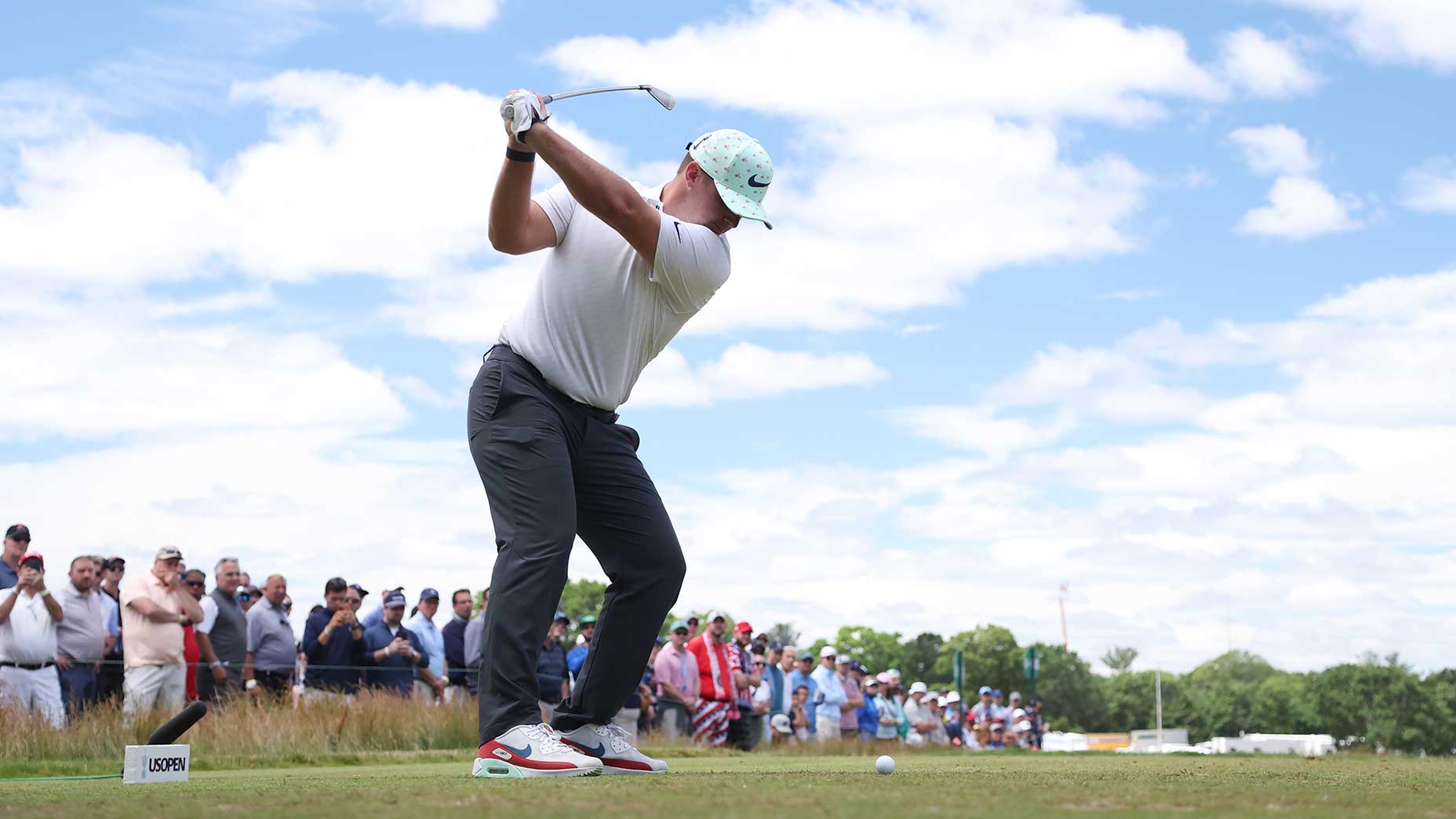 Why this pro doesn't fasten his golf glove (and could it help you?)