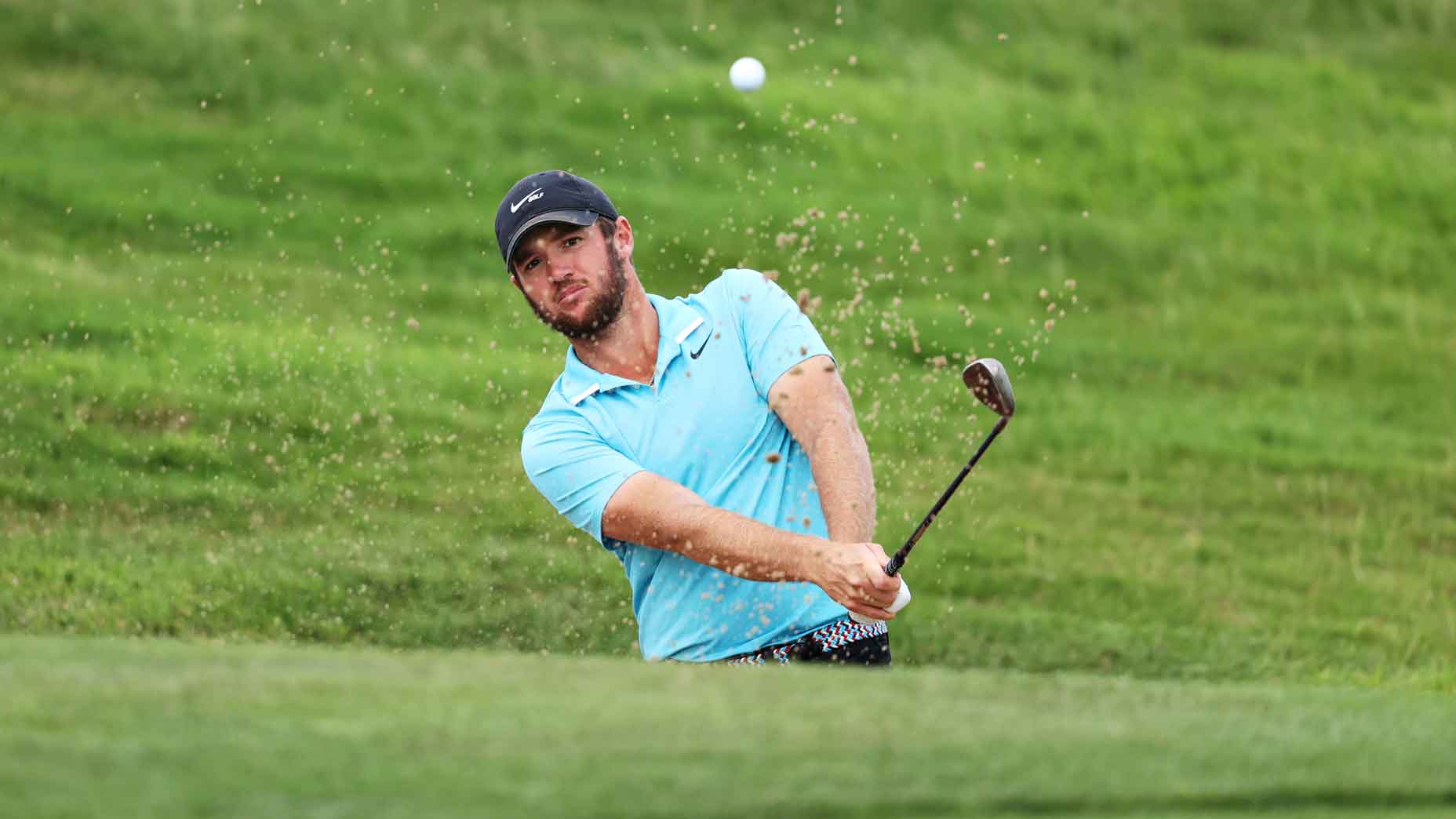 sam horsfield hits bunker shot