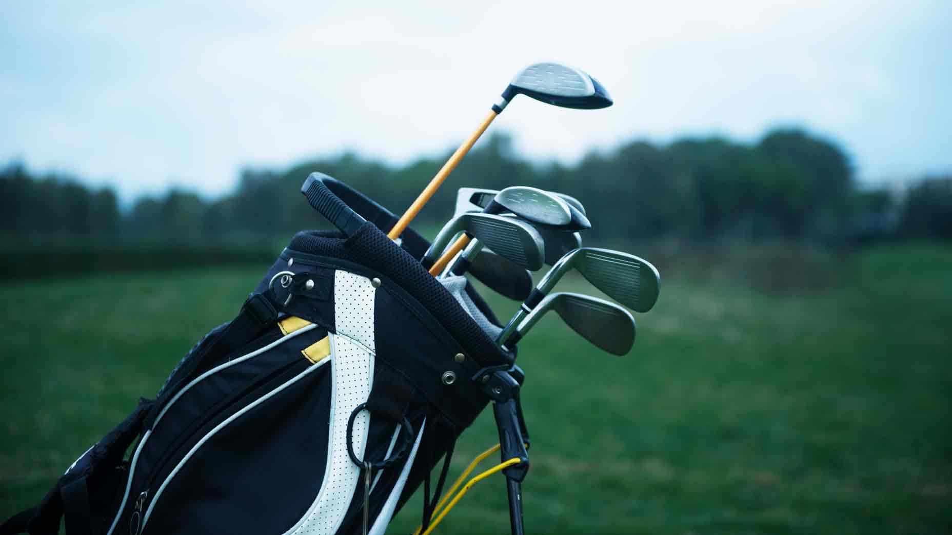 bag with golf clubs