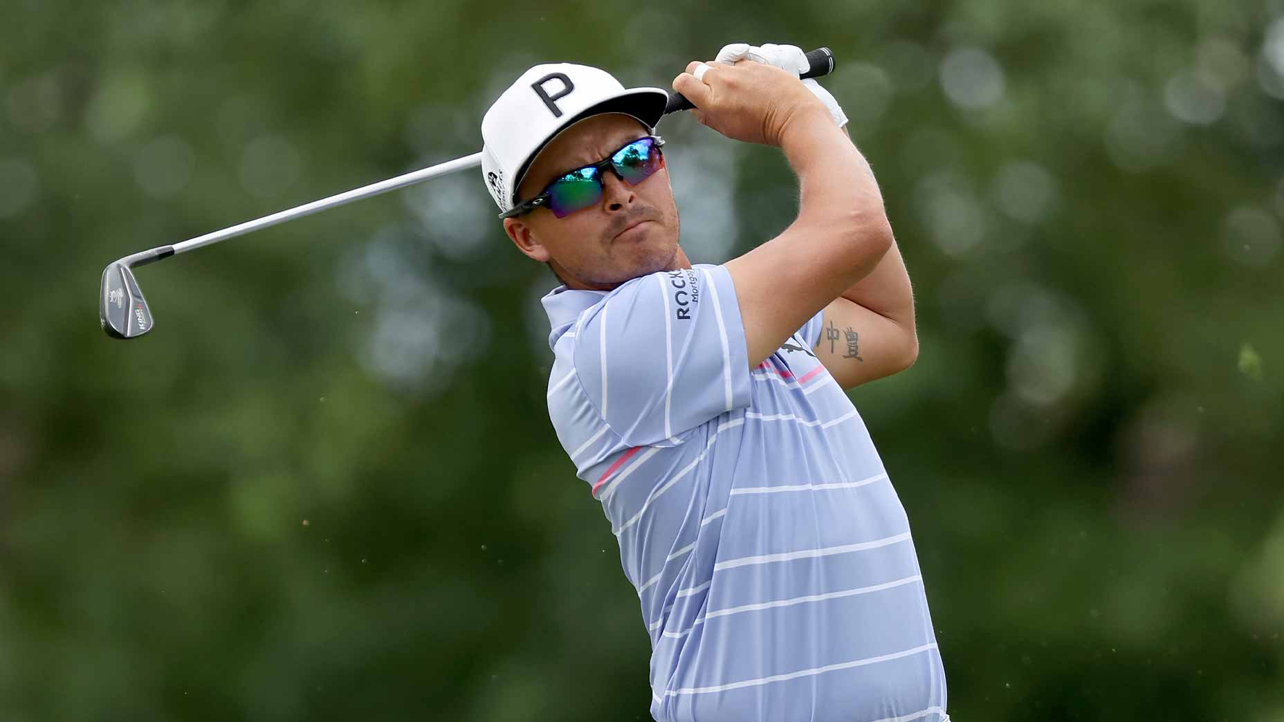 rickie fowler swings iron