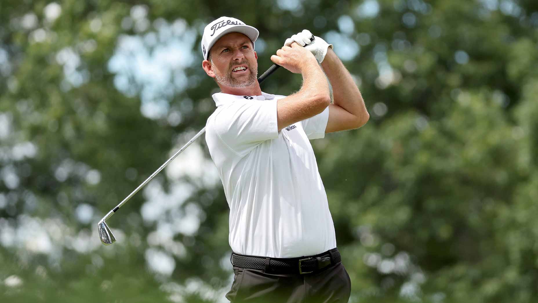 webb simpson swings iron