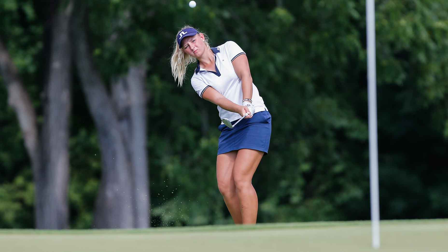 emily kristine pedersen hits chip shot
