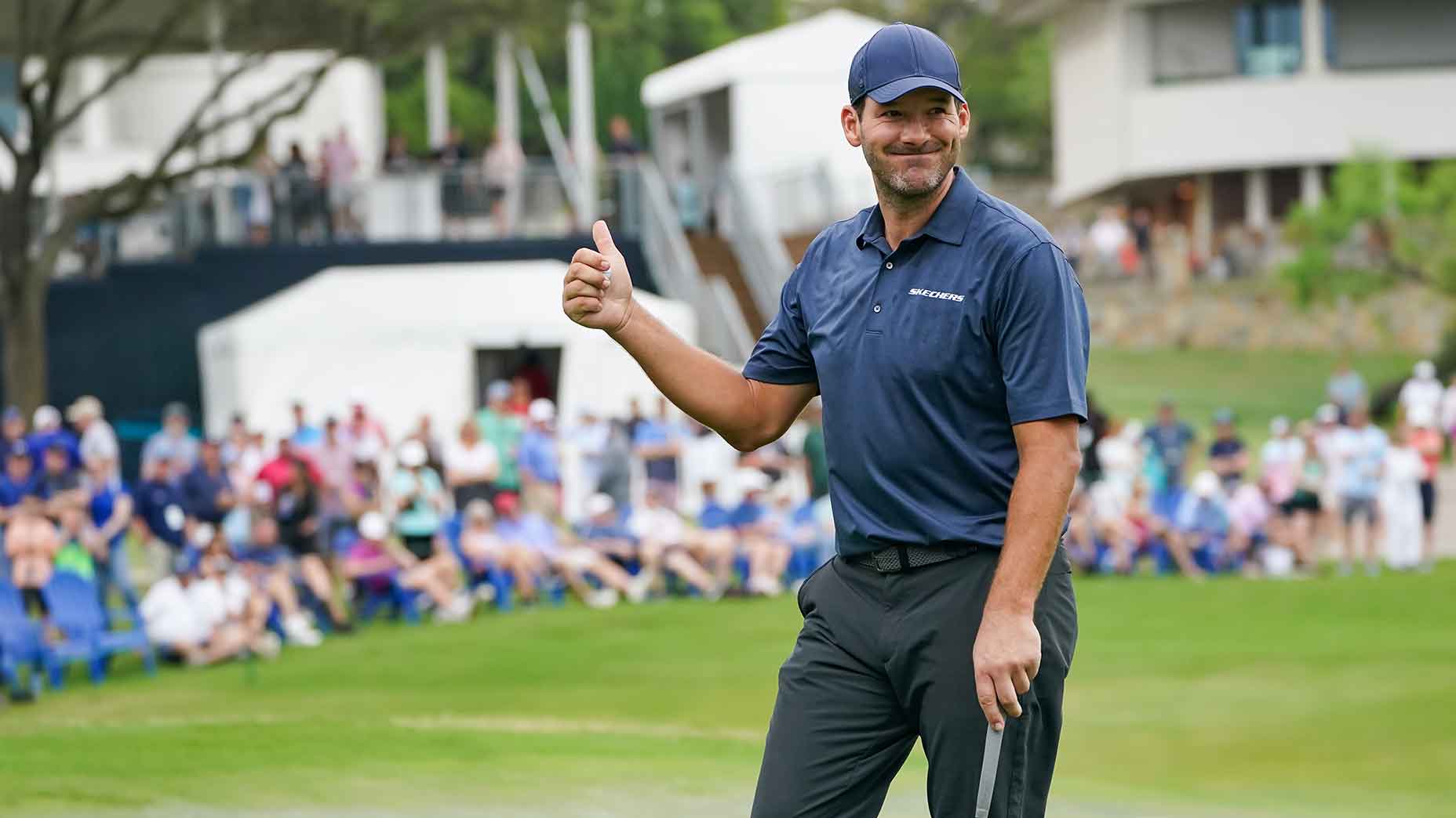tony romo thumbs up putt
