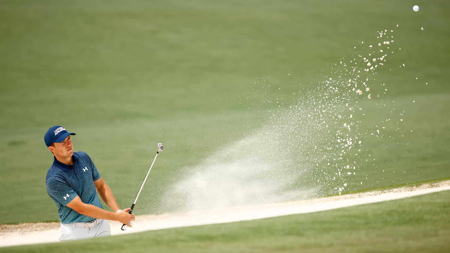 jordan spieth hits bunker shot