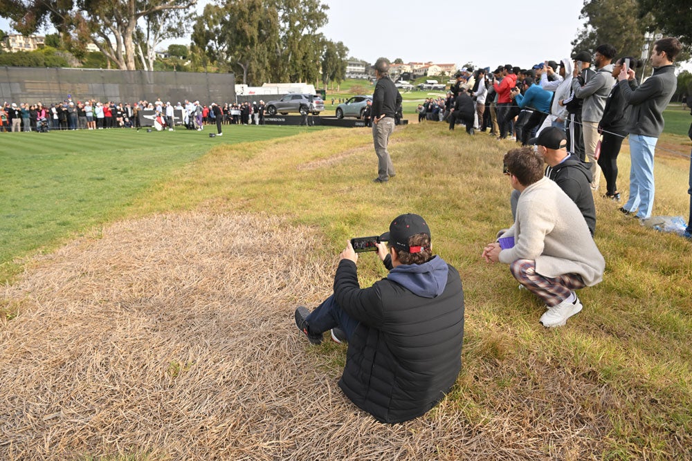 Rob Lowe watching Tiger at Riviera