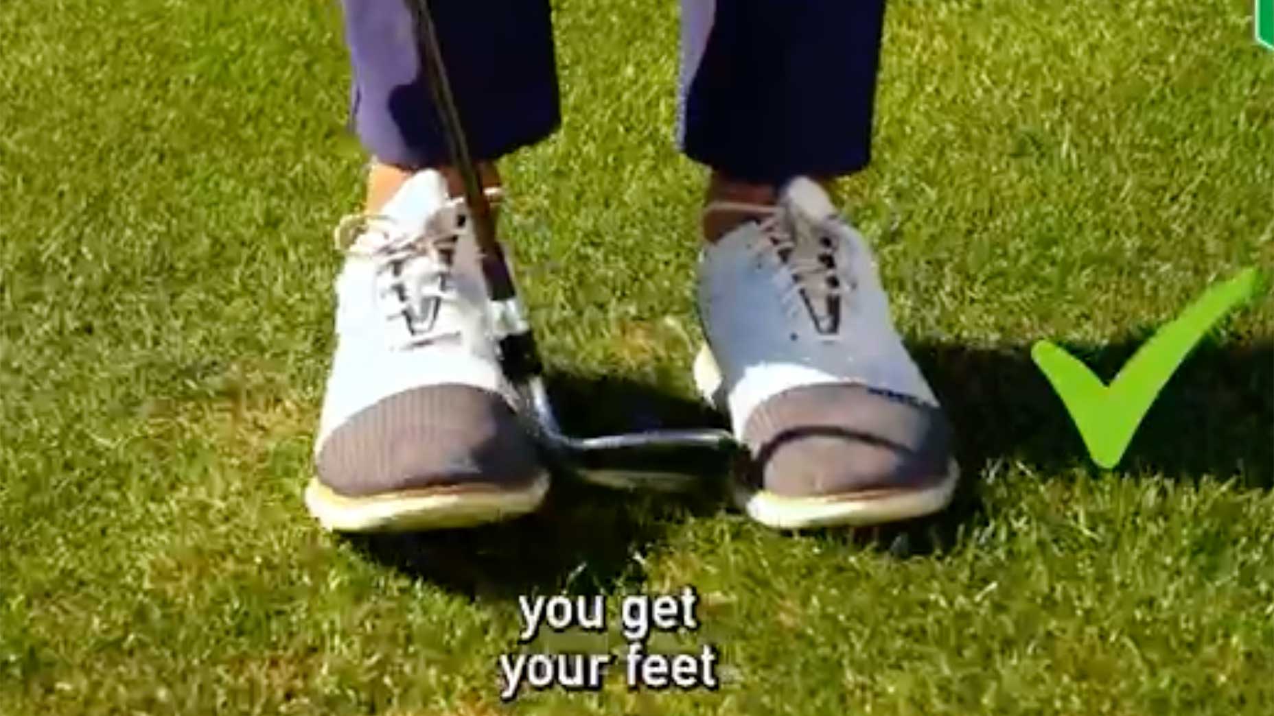 kellie stenzel chips onto the green