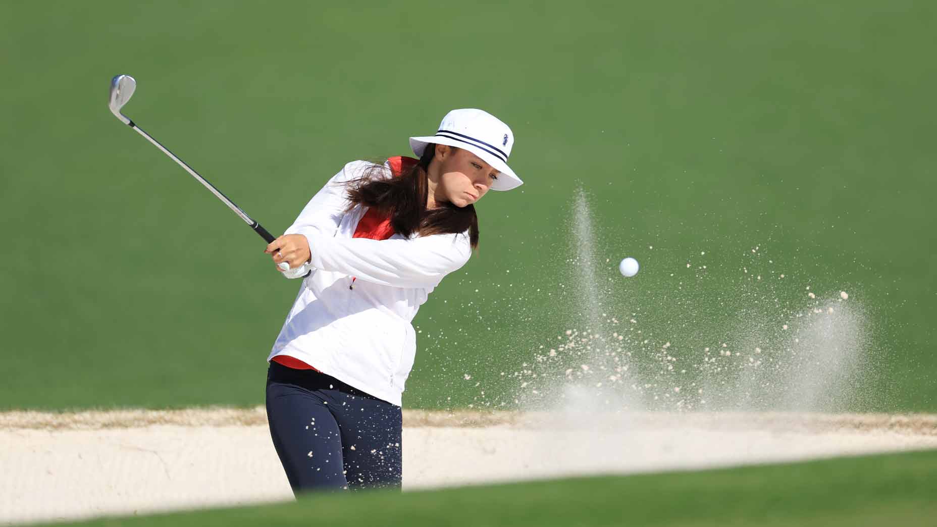 anna davis hits bunker shot