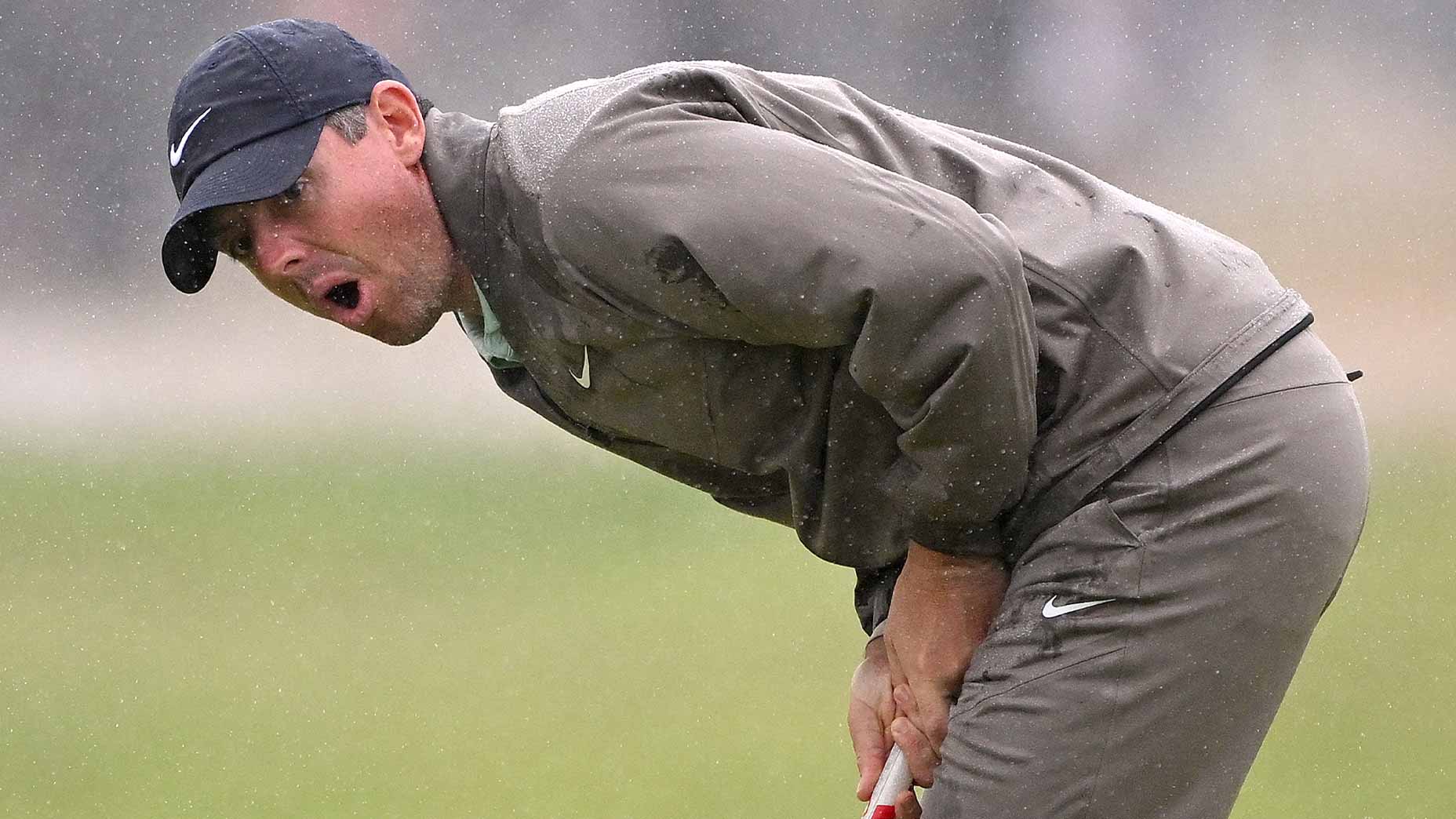 rory mcilroy grimaces at putt