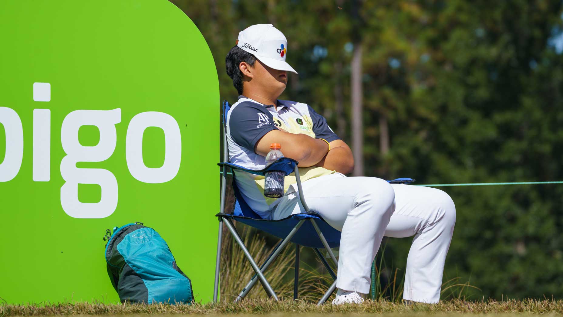 tom kim takes nap on tee