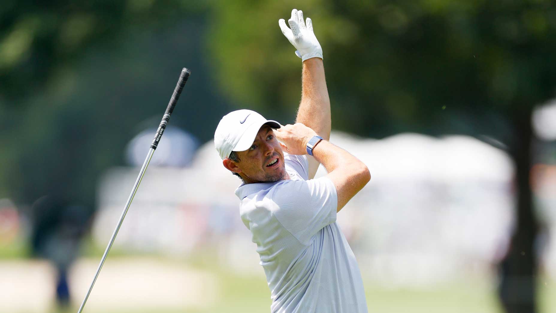 How did Rory McIlroy hurt himself? He says he threw his daughter in a pool